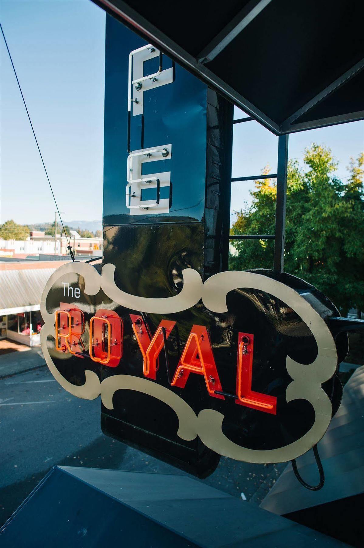Royal Hotel Chilliwack Exterior photo